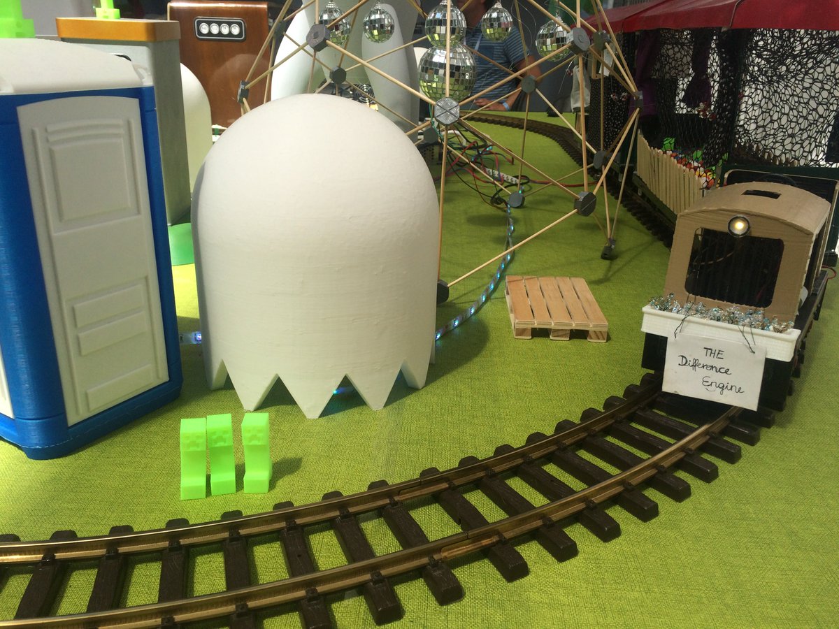 c3troc's tweet photo. Insgesamt hat unsere kleine Feldbahn auf der #MFV18 ca. 24 (echte) Kilometer zurückgelegt. 

Wir haben uns sehr gefreut, daß Euch die Installation so gut gefallen hat. https://t.co/0x4uyYxBce