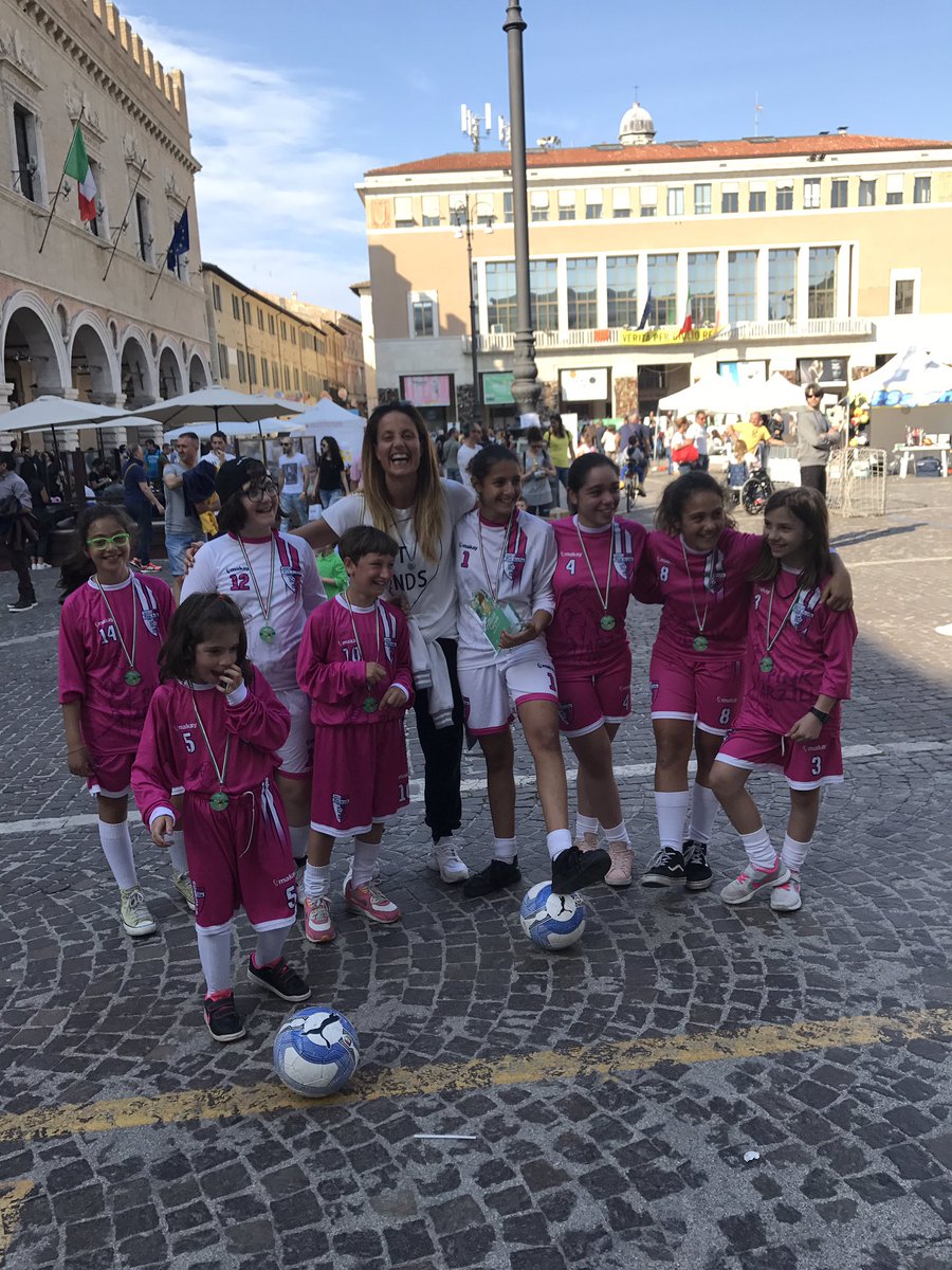 RaffaManieri's tweet photo. “ATTACCO AL CENTRO” insieme per lo sport 
Grazie a Francesco Troiani ed a tutto il suo staff, per questa bellissima giornata in pizza del popolo, nel centro di Pesaro città. 
#raffamanieri https://t.co/CiEw24Gavg
