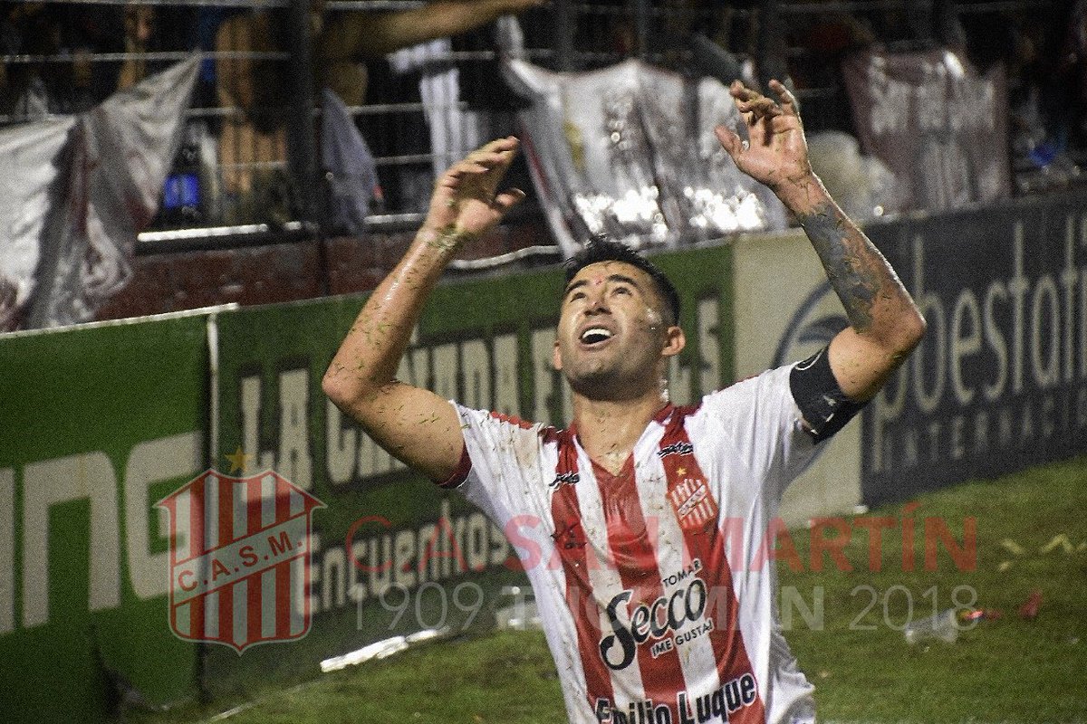 "Gracias al cielo, le doy gracias al cielo. Gracias al cielo, le doy gracias a Dios..."