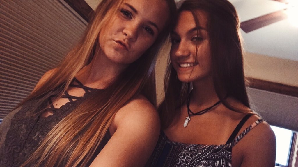 victoriadercole's tweet photo. happy 16th to my best friend!!!! love u sooo much & im so happy i got to spend your bday w/ uππ#vlogqueen #thePERFS https://t.co/7YmPlW0ttn