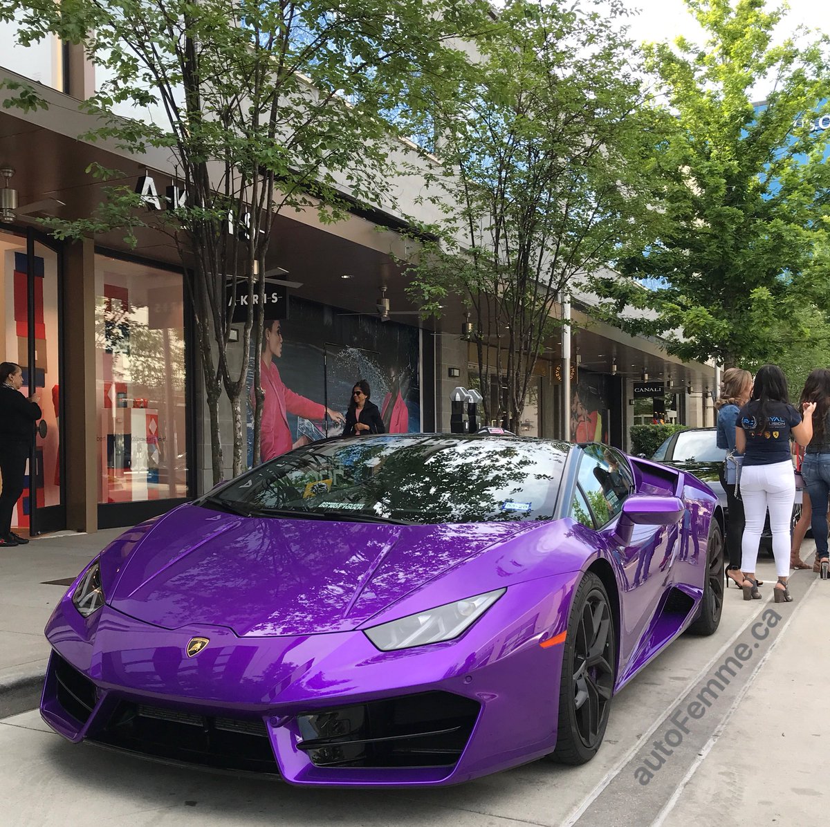 _autoFemme's tweet photo. I swear if I ever win the lottery and get a @McLarenAuto or @Lamborghini it will be purple or lime green...their colorful paints look amazing! https://t.co/oT12uO20mE