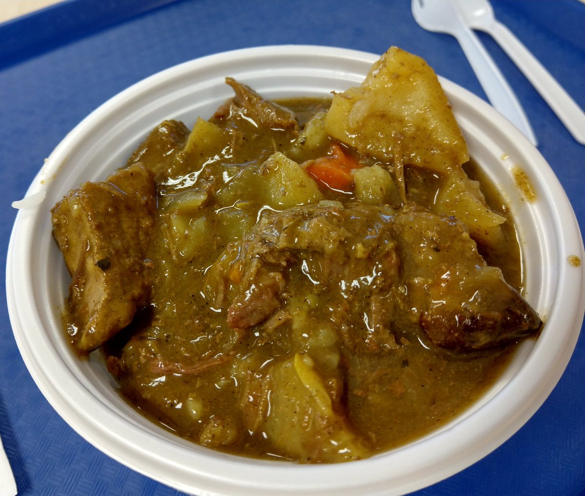 EdOshiro's tweet photo. Sunday's #supper of #Beef #curry in a #bowl from #GracesInn #Makiki 👍👍👍👍👍😋 #MayEats #comfortfood https://t.co/kWymBA50eJ