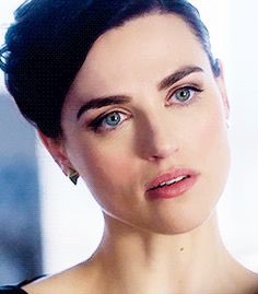 shipperofstuff's tweet photo. Katie McGrath and her different colored eyes https://t.co/MxBHfEBWMr