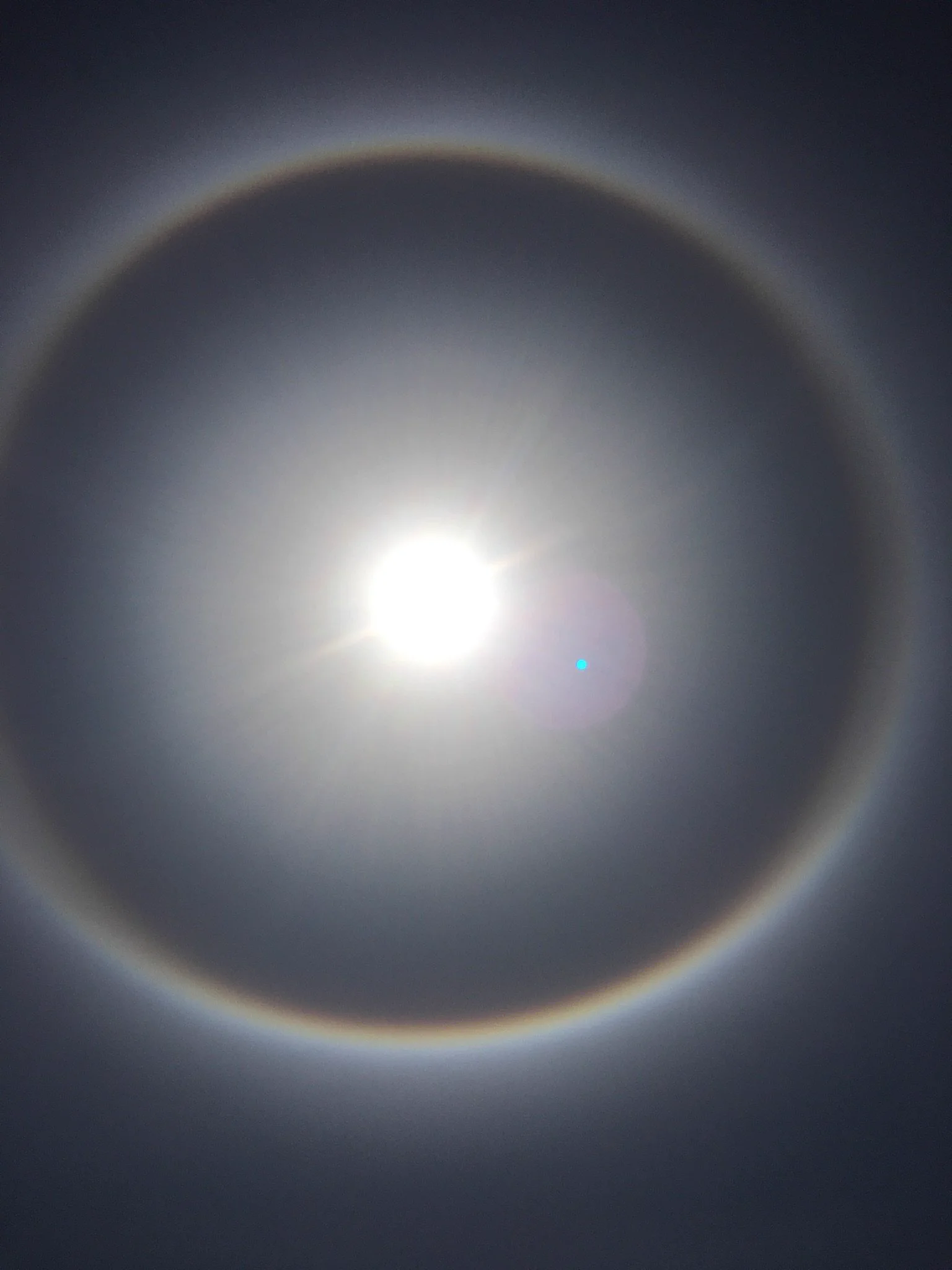 うっとり見惚れるレアな虹 ！！こんな綺麗なのに、天気が崩れる前兆だなんて‥