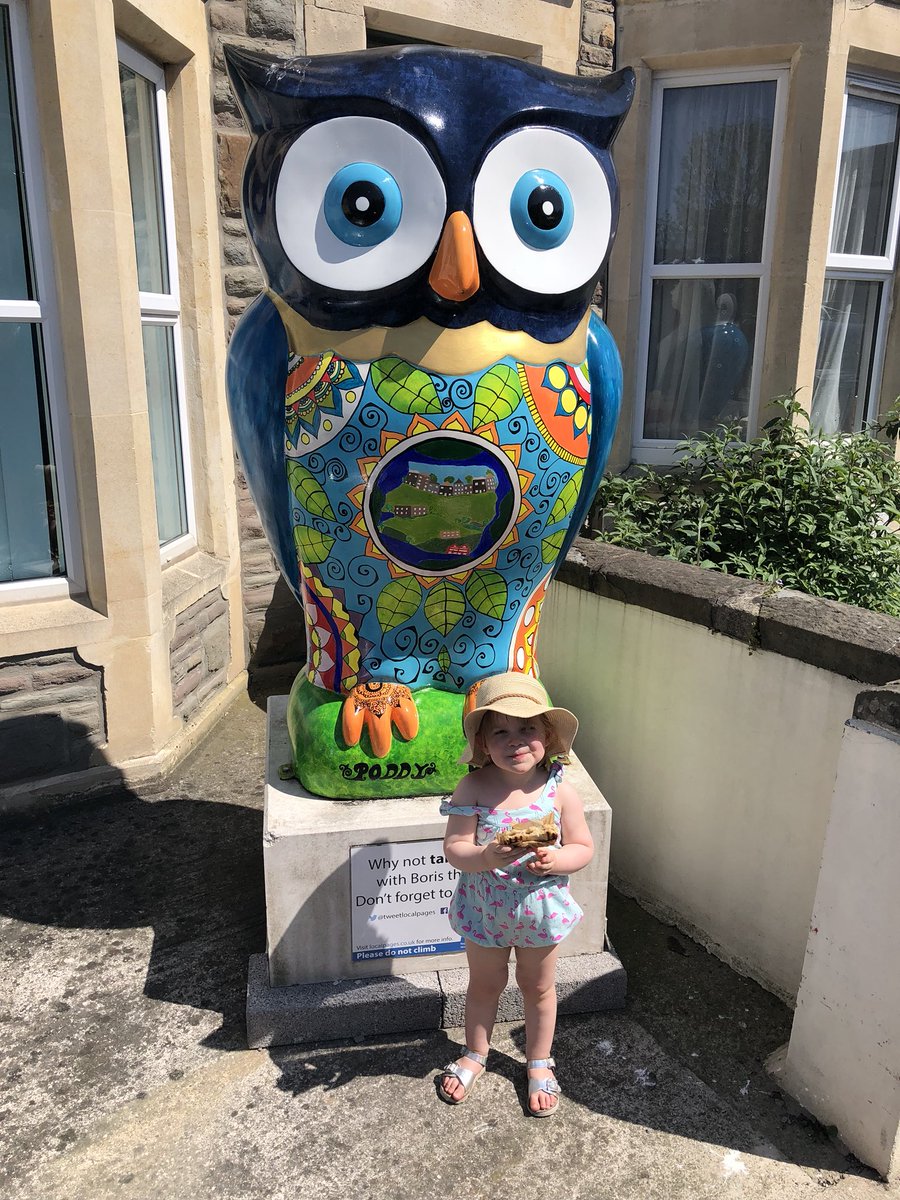 BenTaylorb's tweet photo. @tweetlocalpages Ava was enjoying the sun and her sandwich when she bumped into Boris today https://t.co/NgDLjinIfY