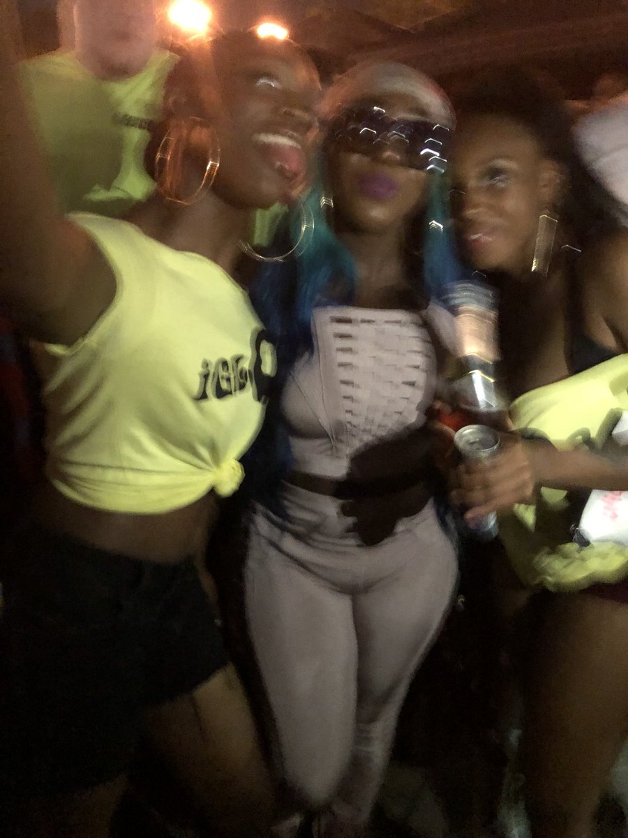 mialuvsalia's tweet photo. Cinco De mind yo fucking business bwoyyyy #IglooAtl https://t.co/mtjY6OPSiN
