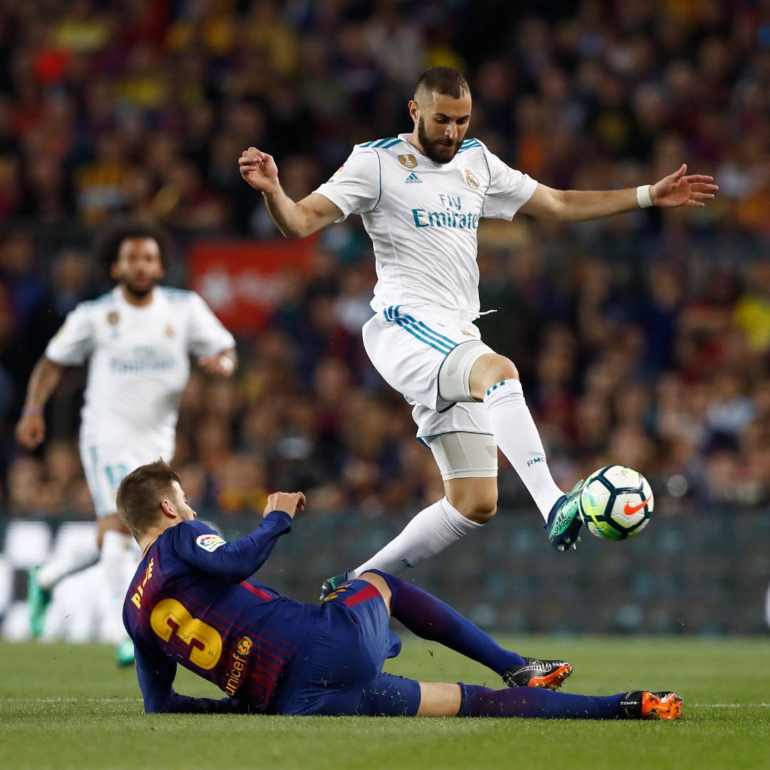 realmadrid's tweet photo. 🎙 #Zidane: ''Siempre el fútbol es más importante que las polémicas que se quieran crear''. 
#RMClasico | #HalaMadrid https://t.co/t7QItXa2El
