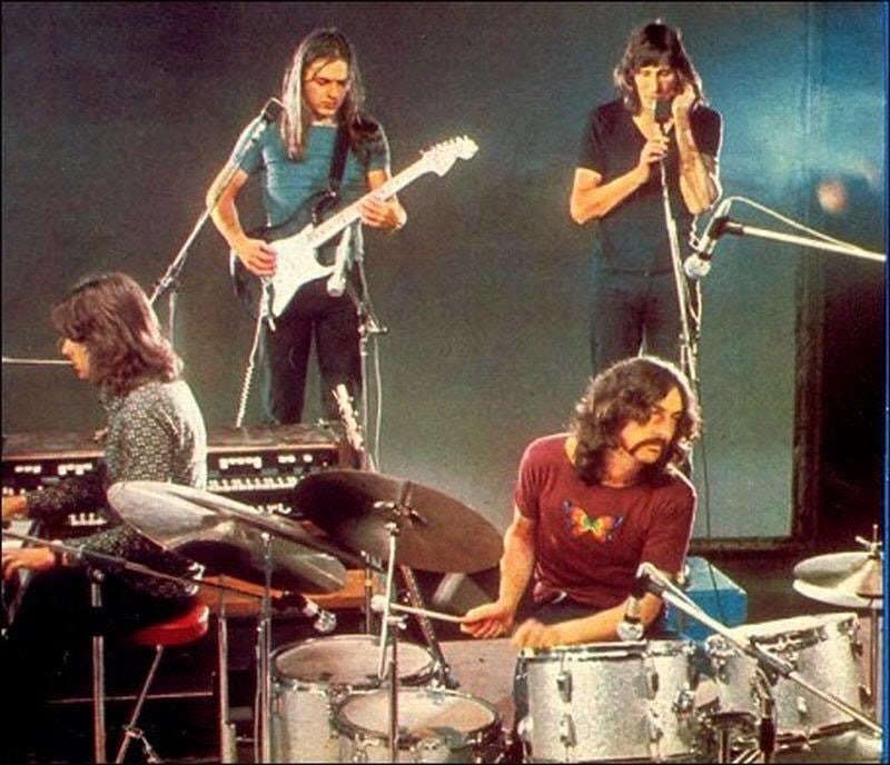 crockpics's tweet image. Pink Floyd in the studio during the recording of “Dark Side Of The Moon” 1972