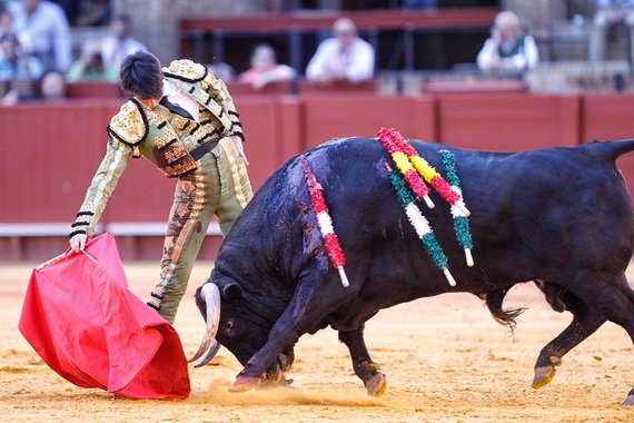 En Sevilla… David Salvador cortó una oreja a un novillo blando y noble como todo el festejo: torosenelmundo.com/2018/05/06/en-…