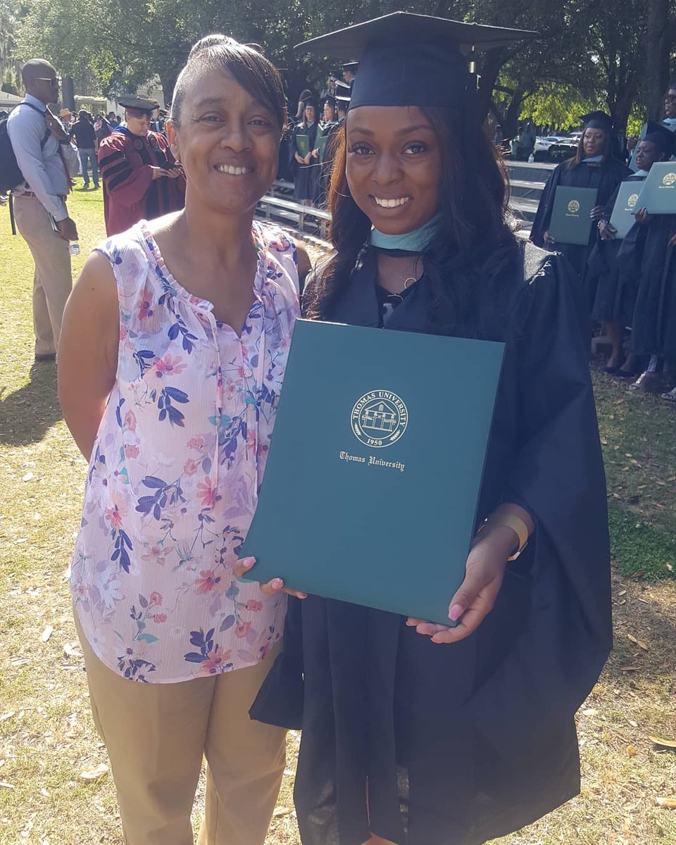 IrisJohnson1st's tweet photo. I graduated yesterday 🎈🎉
3 Degrees HOTTER. Thank You everyone for the support. I'm not done yet...i think 😁 #Me&amp;Mom #SpecialistinTeacherLeadership #DrJohnsonsoundsgood #INeedaYearOff https://t.co/uidOoaic3I