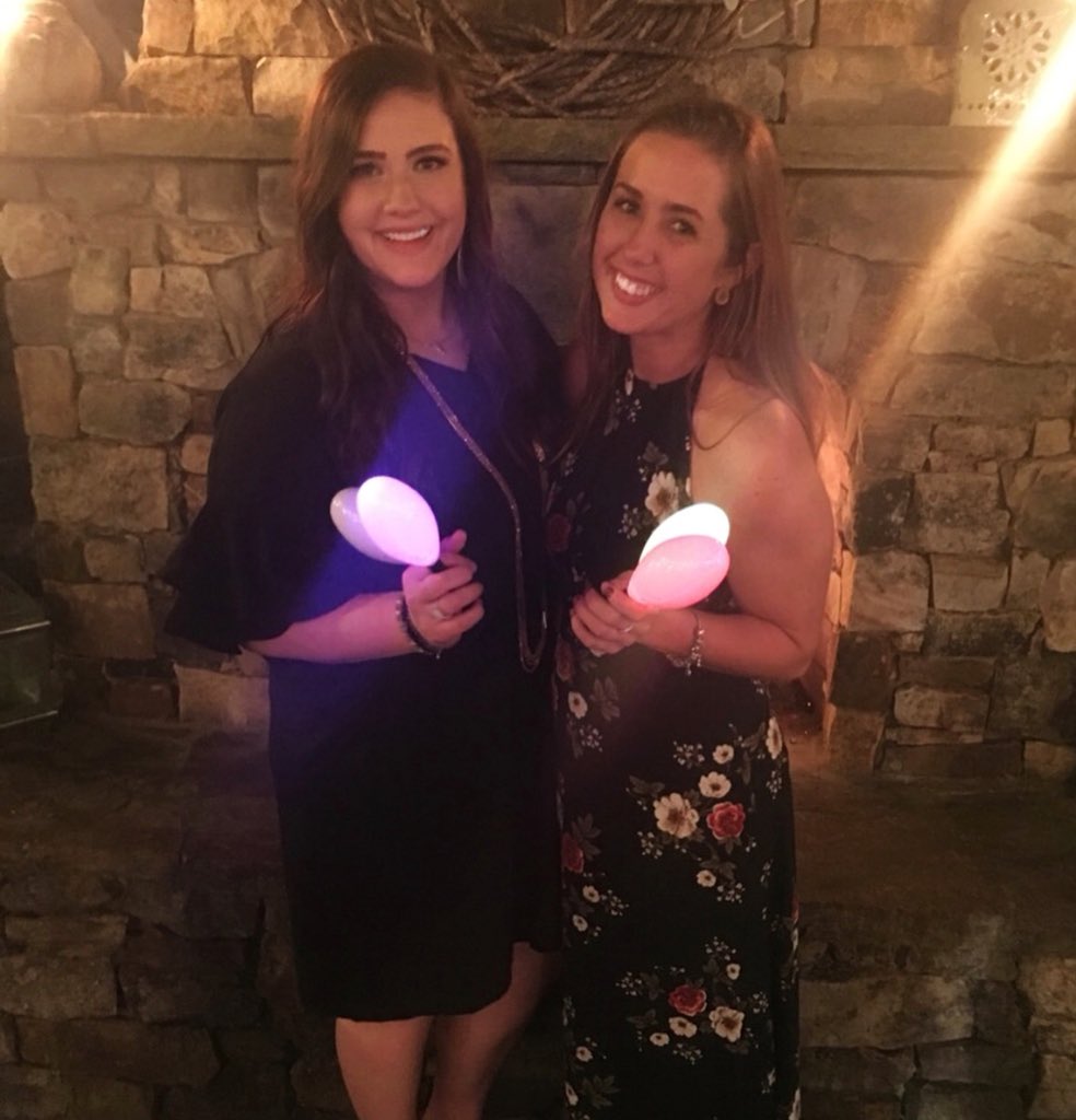 Ken_Lauralee's tweet photo. Weddings are my fav❤️ #fivefive5ash https://t.co/ceegOlK2Bt