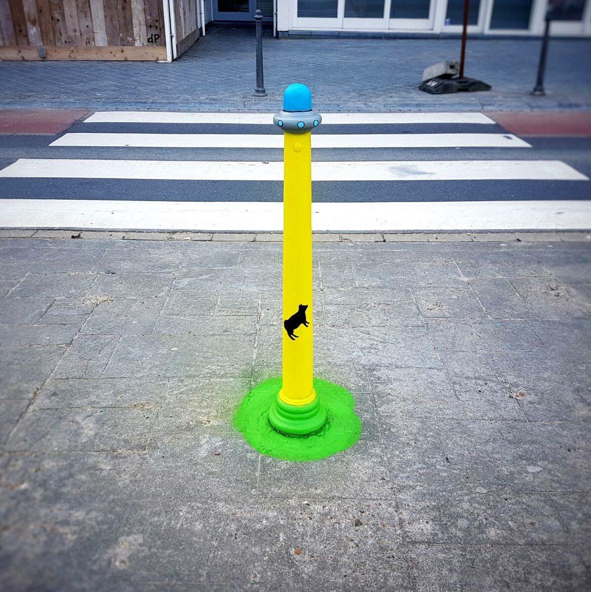 Un OVNI llevándose una vaquita.