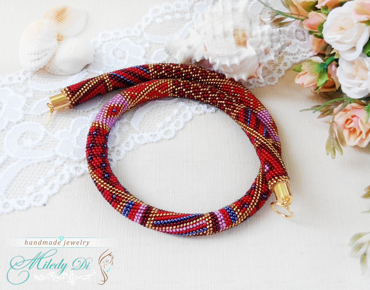 JuteandAngle's tweet photo. Not as cool as the ouroboros bracelets but awesome pattern. Also from the awesome MiledyDi. Am I fangirling? I feel like I'm fangirling. https://t.co/1QTDUNUL8F #etsy #jewelry #necklace #seedbeadjewelry#uniquenecklace #uniquejewelry #summerparty #chunky #geometric https://t.co/ZGE6VpKYI7