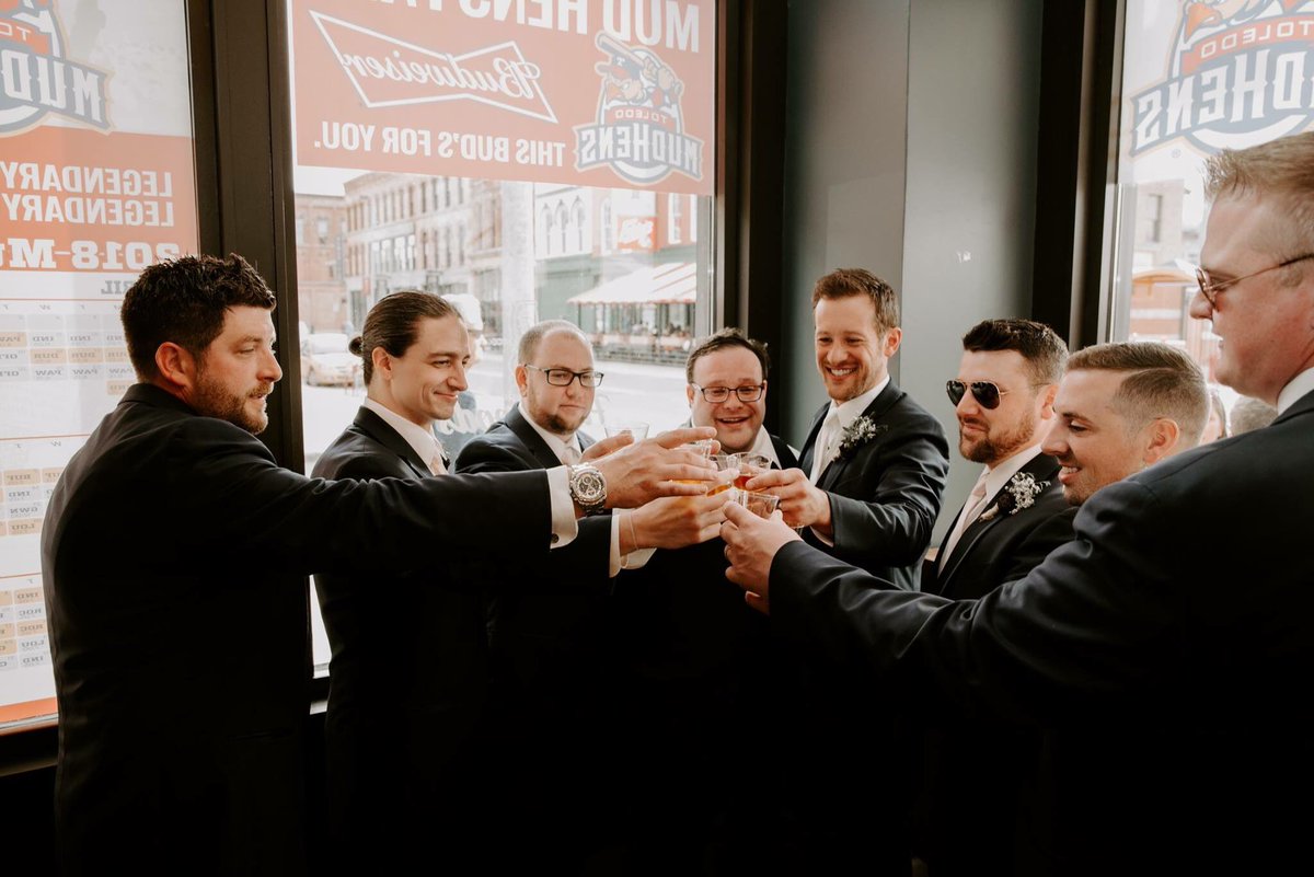 GoodingImages's tweet photo. Cheers to handsome groomsmen! #weddingphotographer #weddingphotography #groomsmen #goodingimages https://t.co/aOKpj9wope