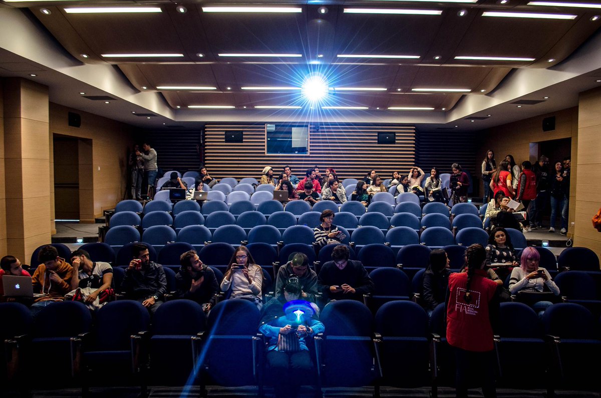 jeroriveracine's tweet photo. Mañana empieza el @FIA_fest en @unisabana...no se pierdan una semana completa de buena programación alrededor de #cine, #tv, #transmedia y nuestro tema central: La #reconciliación, con invitados de primer nivel. Aquí mi reseña en el portal de @CBCineCol 
https://t.co/rrPSyAyx3B https://t.co/yXYs10nWxf