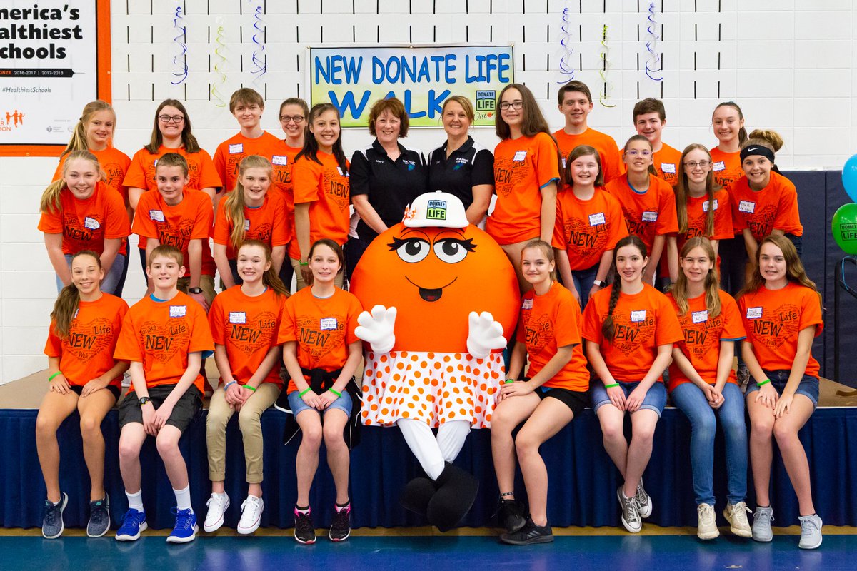 madame_burant's tweet image. So proud of @BVSC2015_16 for their hard work at the 6th annual @newdonatelife walk Saturday...we are just $300 away from the $18,000 goal these students set! Can you help out?? Every dollar counts! Donate at howardsuamic470.corecommerce.com/Bay-View-Middl… @HSSD @hssdbv