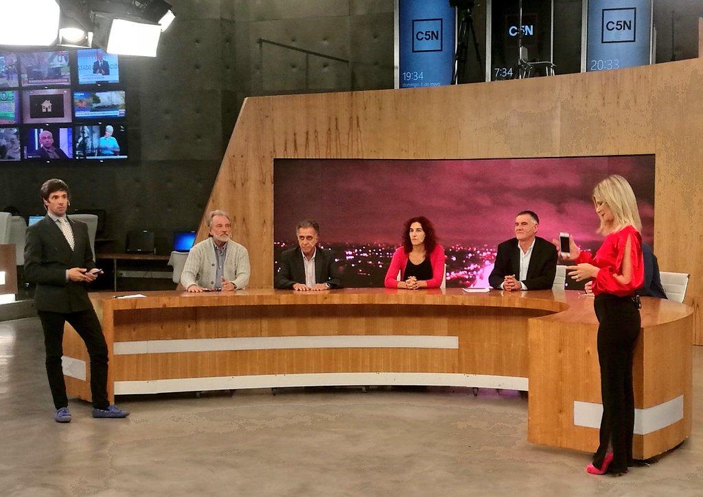 gabigiurliddo's tweet photo. Excelente defensa de los derechos de los trabajadores del compañero @CastagnetoC en @C5N 
Cuando el gobierno ajusta y desmantela el estado, por suerte hay compañeros que luchan y defienden a las mayorías populares https://t.co/n7nxXoX052