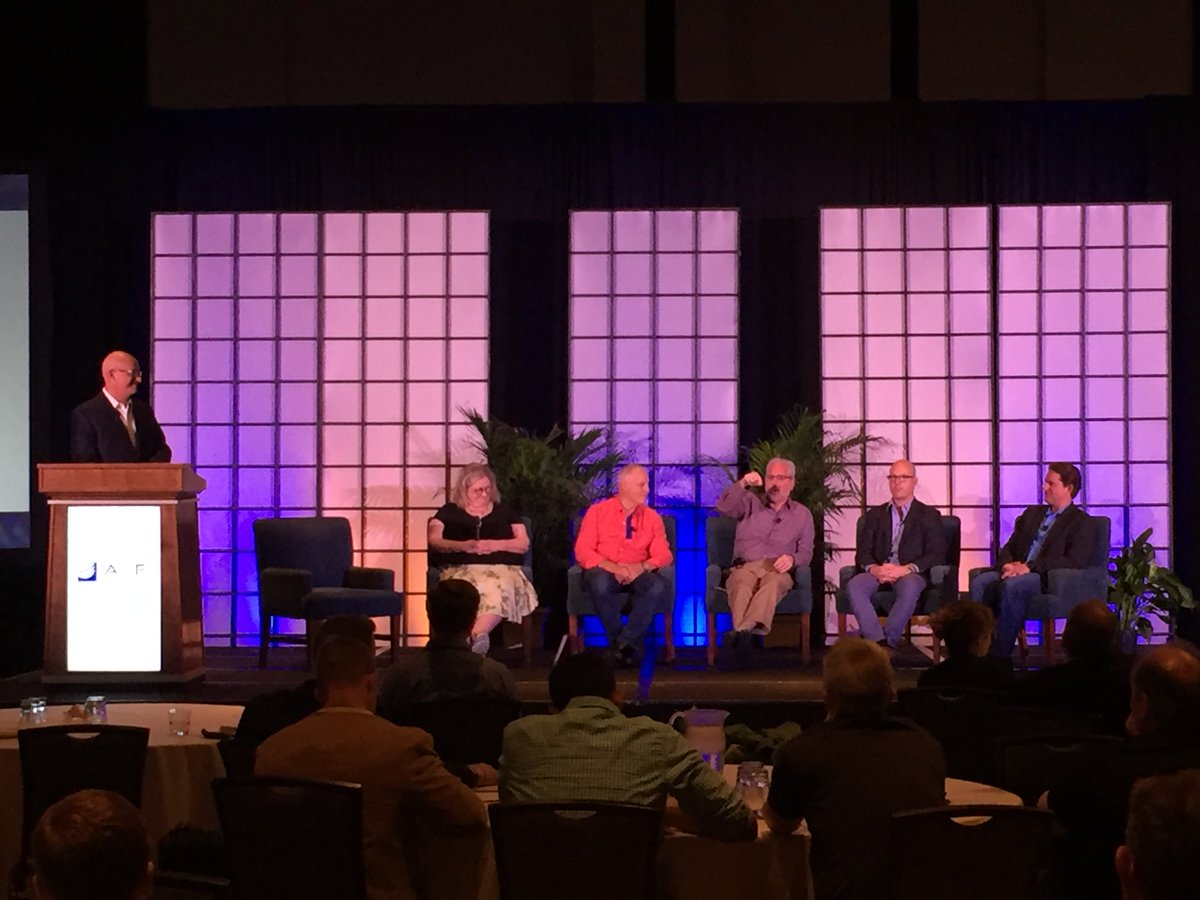 AdvScaleForum's tweet image. Rick Friedman of @Microsoft kicks off #AdvScaleForum Day 1 with his thoughts on the dark side of #cloud.