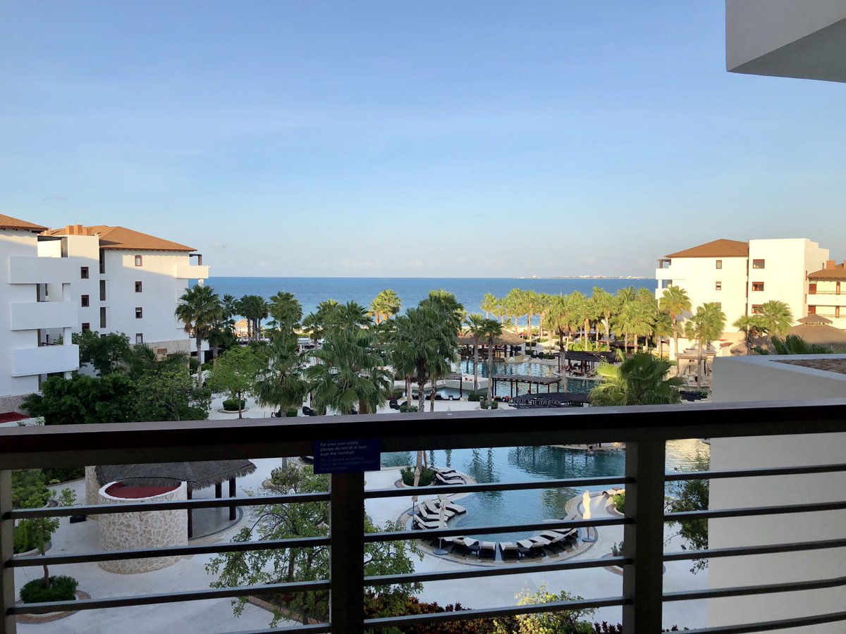 CharlieD863's tweet photo. #honeymoon #cancun #dream #mexico #Paradise #heaven #beach #saltlife #palmtrees #BlessedAndGrateful https://t.co/wBfCCI1d4Z