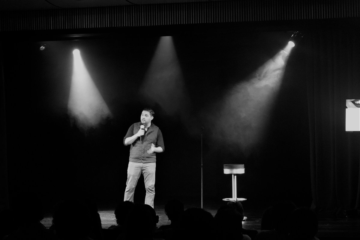 FestiComediaCA's tweet photo. Tercer día de #Centroamericarie en @TeatroLuisPoma 
Turno de Stand Up Comedy Guatemala @JuanPabloAmado_ @LosSalidos Oliver y Wally 
Invitado Lincoln de Nicaragua.@WampirosNi 
#standupcomedyCA #StandUpComedy #SomosGrupoCaverna https://t.co/uogJltDNze