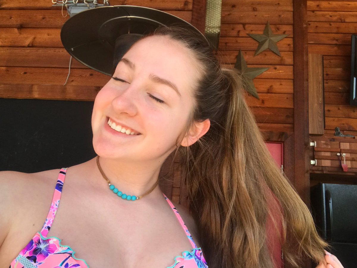 shelbss_01's tweet photo. the sun was hittin so i said, why not? #NoFilter #SummaBaby https://t.co/QGuEsLBzhy