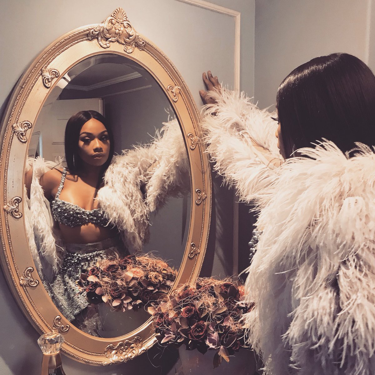 Bonang's tweet photo. ... 👀❤️ https://t.co/uz3MKo6ZhJ