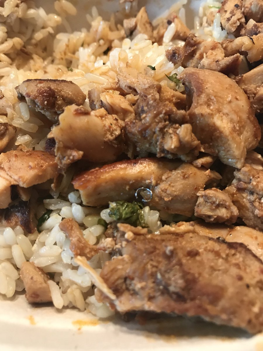 LittleJulez's tweet photo. @ChipotleTweets why is there metal in my chicken?!?? https://t.co/LBWRxby7Yh