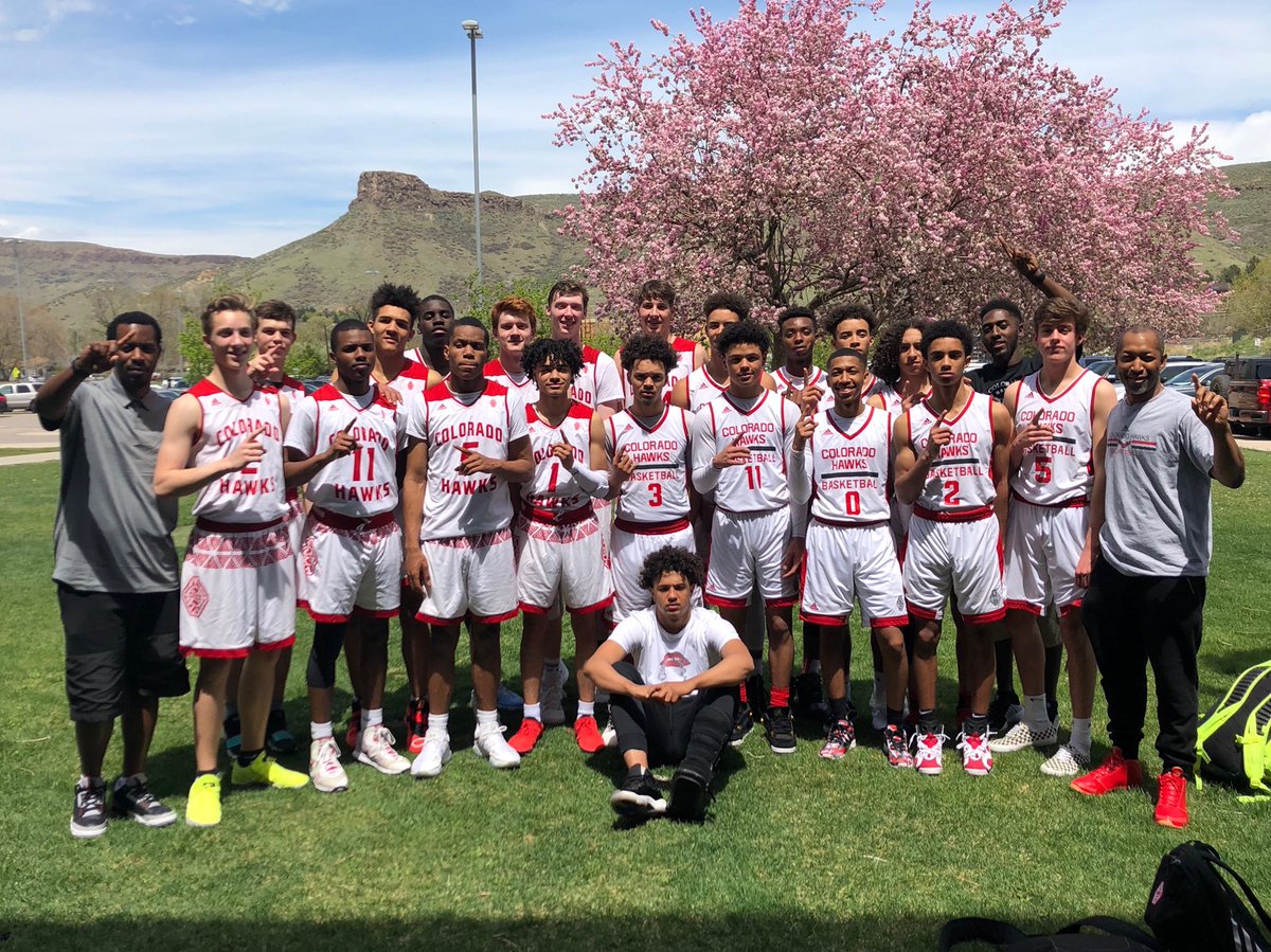 ColoradoHawks's tweet photo. CO-Champs of the 17U division. Hawks 16’s and 17’s both reached the finals of the Top of the Rockies tourney put on by @ColoradoChaos.  Instead of battling it out we walked away both winners. Nobody wins when the family feuds.  Thanks Dave for another great event. #HawksFamily https://t.co/kFPPrFLCe0