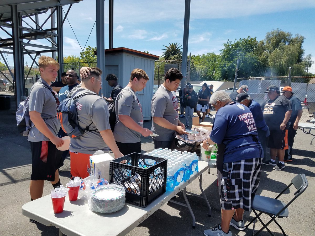 Laie_Boy's tweet image. What an Amazing Last day of @Mitt_Norcal. Gna miss our #MITT kids.
Thank u 2 our #PITTCrew 4 always comin thru 4 our kids. BBQ was 🔥. Appreciate all our Parents sacrificing 12 wks 2 help get ur sons better. @JMarzano408 4 committing 2.5hrs each way every weekend. ❤️ u all 🙏🏾