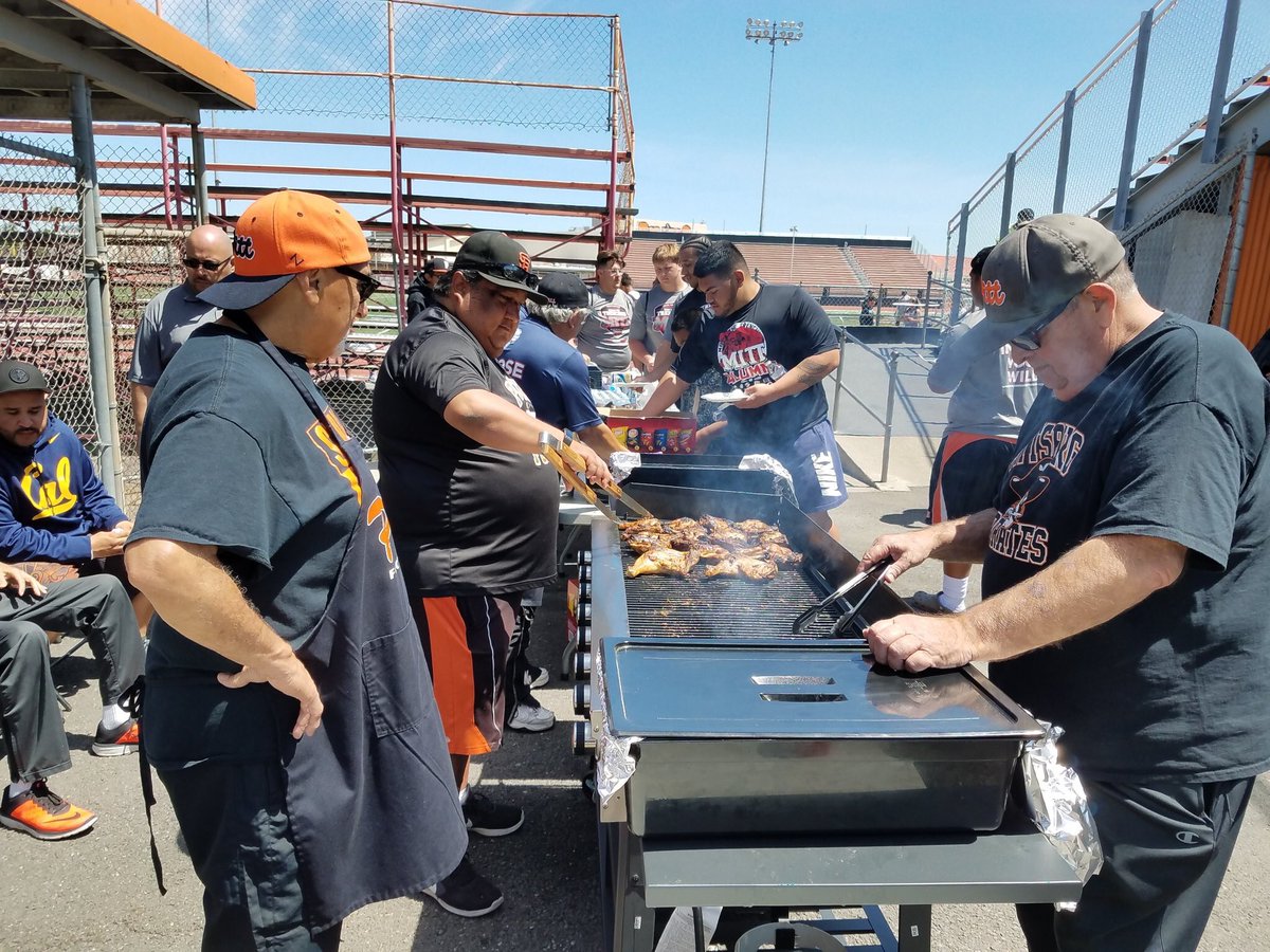 Laie_Boy's tweet image. What an Amazing Last day of @Mitt_Norcal. Gna miss our #MITT kids.
Thank u 2 our #PITTCrew 4 always comin thru 4 our kids. BBQ was 🔥. Appreciate all our Parents sacrificing 12 wks 2 help get ur sons better. @JMarzano408 4 committing 2.5hrs each way every weekend. ❤️ u all 🙏🏾