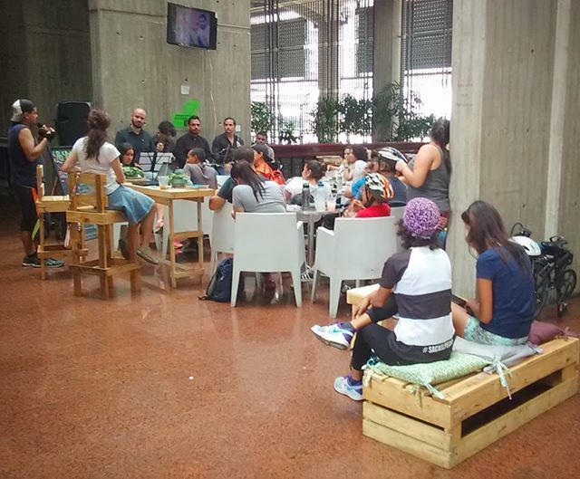 Hoy sucedieron cosas especiales, el cierre de #30DebCcs /#30DiasEnBiciCaracas que tuve el gusto de organizar bajo el nombre de <a href="/bicioeste/">Bici Oeste</a> fue todo un éxito. Gracias a todas las personas que se acercaron y mil gracias a la <a href="/masacriticaccs/">Masa Critica Caracas</a> por poner como destino en la domingue…