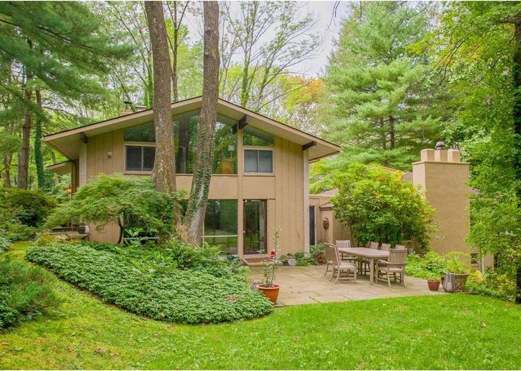 HowRealEstate's tweet photo. Thinking of buying or selling in the Conshohocken area? Make sure you know what to expect by checking out this updated Market Report so you can see all of the real estate activity in the past 30 days!

https://t.co/W546jEFAF9

#howrealestate #thatshowtolive #marketreport #conshy https://t.co/UrpeOUMGbc