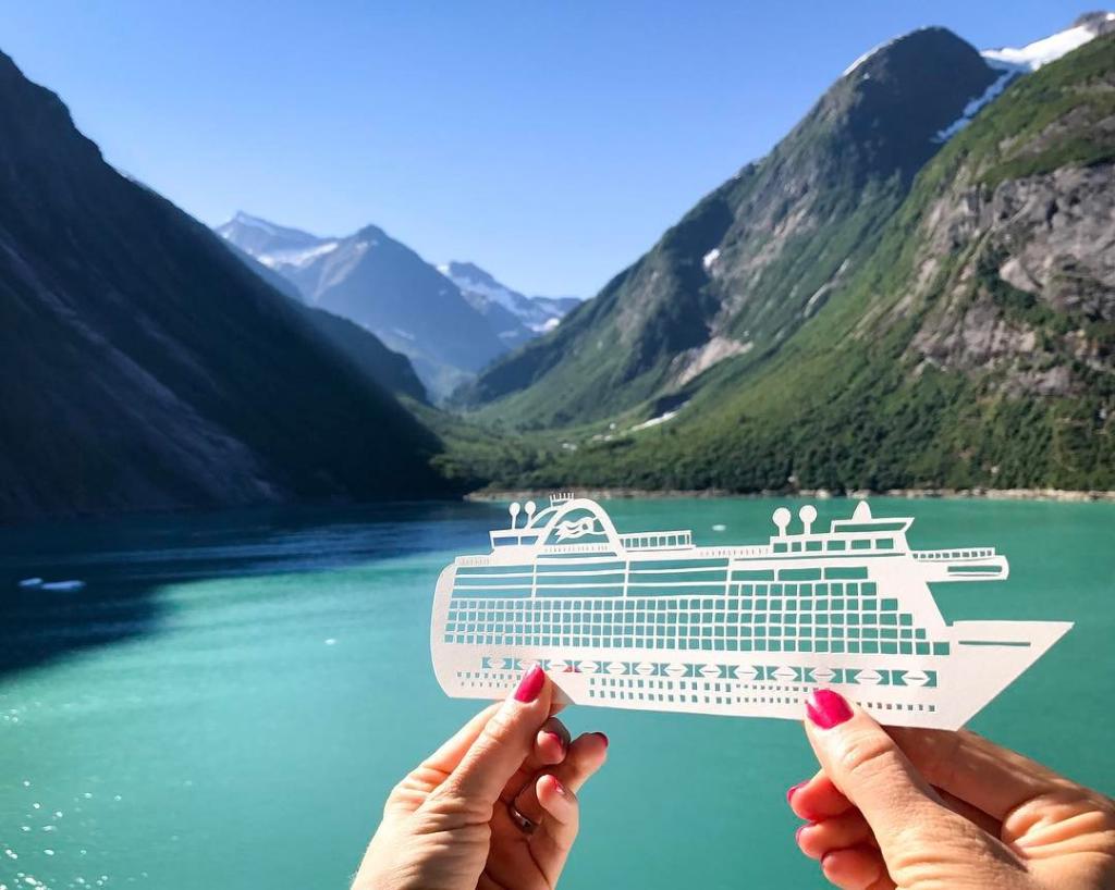 jrosenburgh's tweet photo. The WorldGovnment: "This lady is strong. She's holding up a cruise ship with her hands."
https://t.co/ZedDm66Fdr