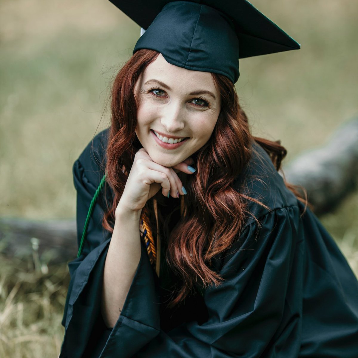 Kenziegrin's tweet photo. @Influenster @NYMBrands #NYM10in1 #complimentary #contest the NYM 10 in 1 hair perfector gave me perfect curls on my graduation picture day! And it smelled amazing! Took the stress out of getting ready! https://t.co/rdHjAg4uQh