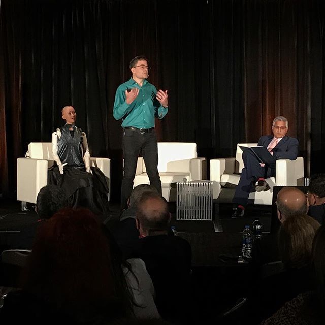Bytemarks's tweet image. The future is here. David Hanson talks about the future of humanoid robots 🤖 with Sophia, No. 11 of 18. #robotics #hansonrobotics #itw2018 #ai #artificialintelligence ift.tt/2Ihsnb3