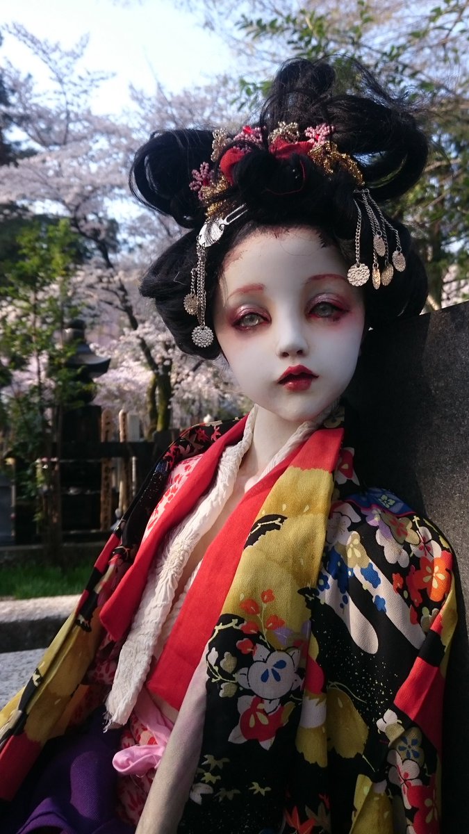 Twitter এ 清水真理 作品集発売中 マリアの心臓にて 花魁 地獄太夫展 に新作の花魁 人形を一点展示しております 個人的に興味があって大正時代の美人画を調べていた時に 岡本神草の花魁を作って欲しい と佐吉様よりご依頼いただき 渾身の思いで制作しました