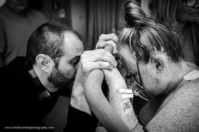 Anne_Margolis's tweet photo. Mamas work real hard in #labor but #DontForgetDads 📷: @lindsey_eden_photography. #WomenAreStrong #WeGotThis #LabourOfLove #ThisIsBirth 📷: @homesweethomebirth https://t.co/TdqneF8ndB