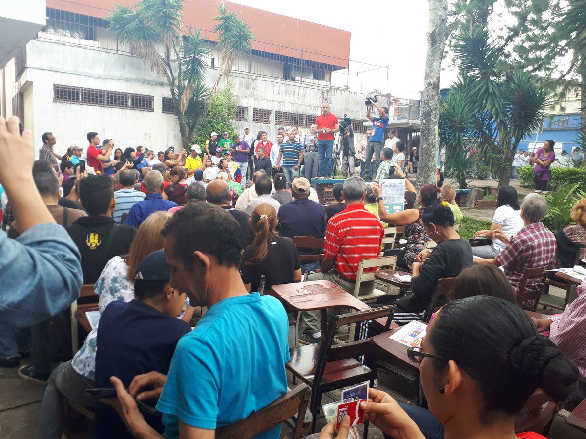 FreddyBernal's tweet image. #Táchira | Desde el centro electoral Liceo Simón Bolívar en San Cristobal, participamos en el simulacro electoral. Hoy chequeamos la maquinaria roja rojita, rumbo a la gran victoria del #20May