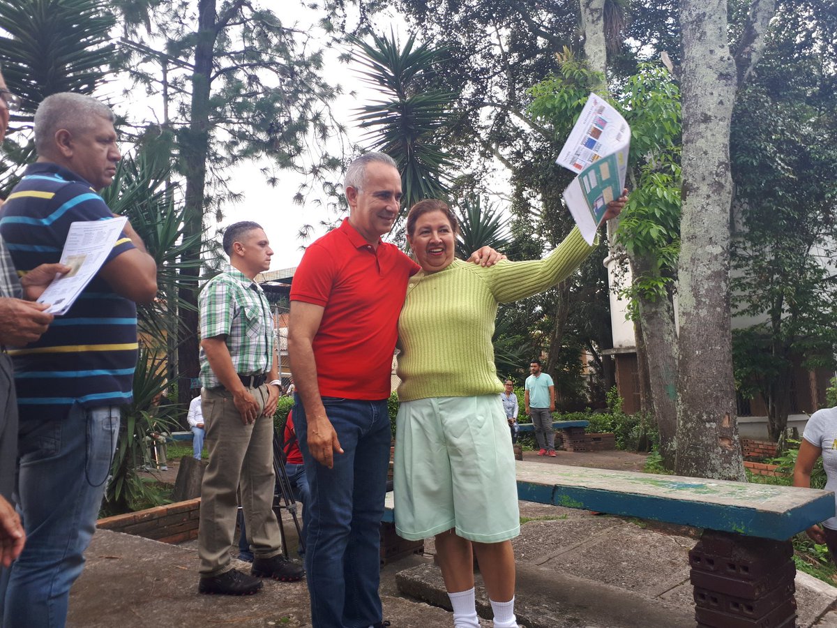 FreddyBernal's tweet image. #Táchira | Desde el centro electoral Liceo Simón Bolívar en San Cristobal, participamos en el simulacro electoral. Hoy chequeamos la maquinaria roja rojita, rumbo a la gran victoria del #20May