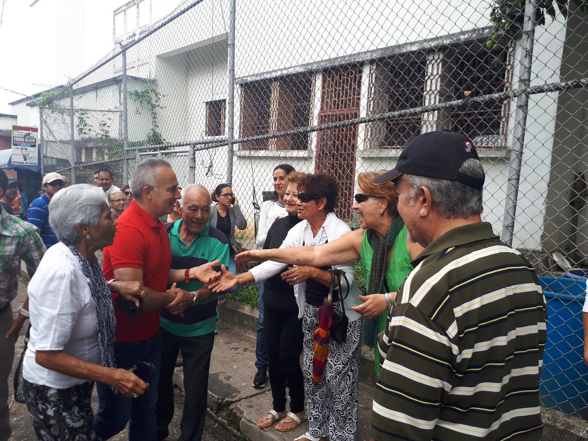 FreddyBernal's tweet image. #Táchira | Desde el centro electoral Liceo Simón Bolívar en San Cristobal, participamos en el simulacro electoral. Hoy chequeamos la maquinaria roja rojita, rumbo a la gran victoria del #20May