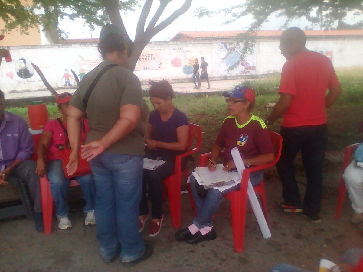 joelmeboxeo's tweet photo. Organizados en la Lomas del Funval con el simulacro vamos por rumbo seguro https://t.co/h1RZkfyV3Y