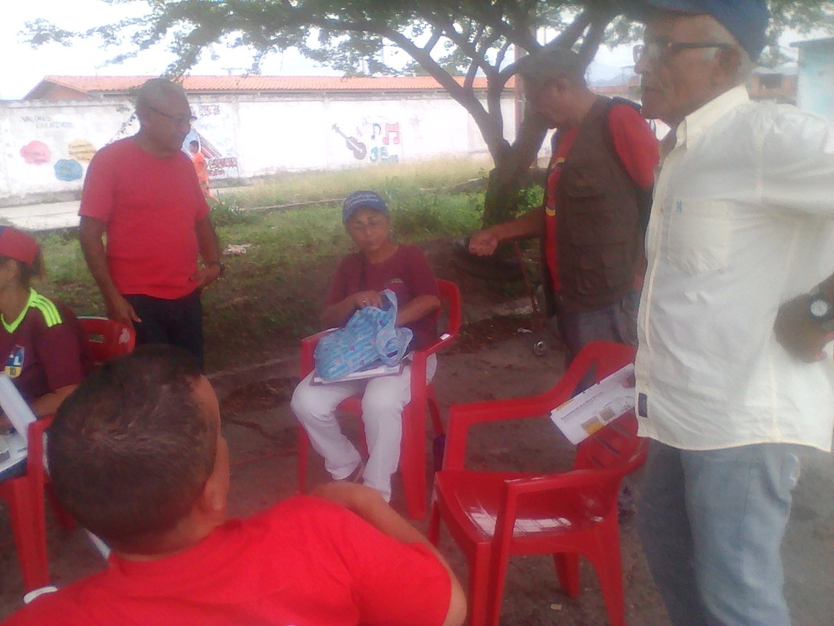 joelmeboxeo's tweet photo. Organizados en la Lomas del Funval con el simulacro vamos por rumbo seguro https://t.co/h1RZkfyV3Y