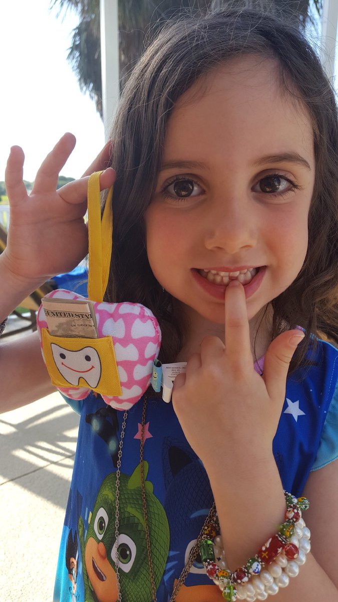 PanagopoulosFam's tweet photo. What a great week in Florida!  I spent a lot of time at the pool, golfing, and even lost my first tooth!  @MissBin103 https://t.co/nD8XAQTXAe
