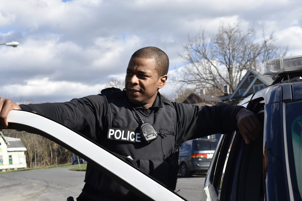 WorkingSyracuse's tweet photo. Officer Leonard Brown serves the Crime Reduction Team of the Syracuse Police Department, a specialized 12-person unit that proactively works to remove guns, drugs, and illegal cash from the city’s most threatening streets. https://t.co/5Ncihgh2XK