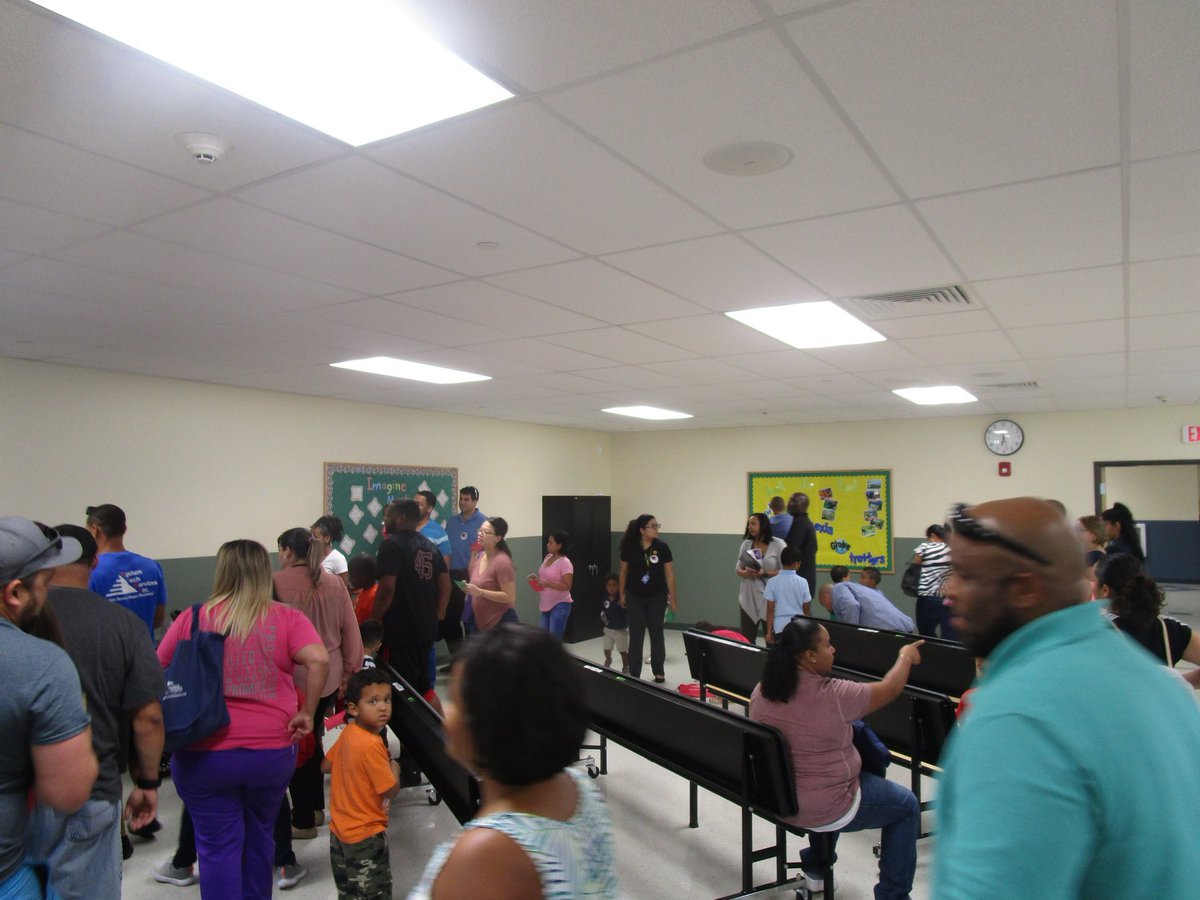 RECSKnights's tweet photo. Kindergarten Round-Up event
#teamwork #KGclass #getinvolved #RCSBoggyCreek https://t.co/5QofRqQvby