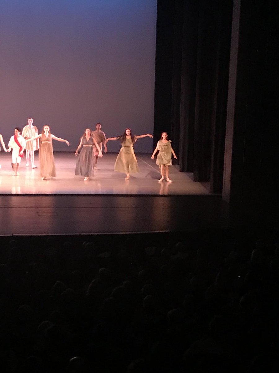 tayteballerina's tweet photo. #BalletChicago Spring Rep is over and I can’t believe how fast the year has gone by! Ready for a break home with the Fam the off to summer intensive 2018 https://t.co/NOG3jjYekE