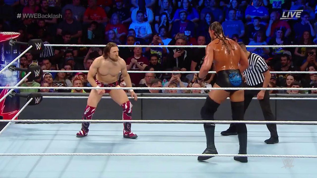 WWEUniverse's tweet photo. It's #SizevsSkill as @WWEDanielBryan battles @BigCassWWE RIGHT NOW at #WWEBacklash! https://t.co/u8RjKUp09i