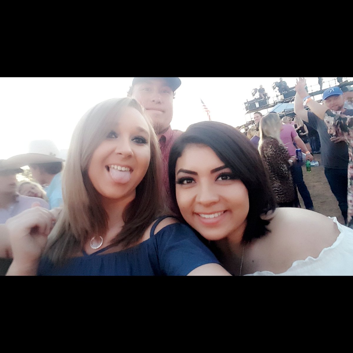 jesssicamarie17's tweet photo. #CalfFry2018 was a good time with my babes ❤ https://t.co/QT21wvSG89