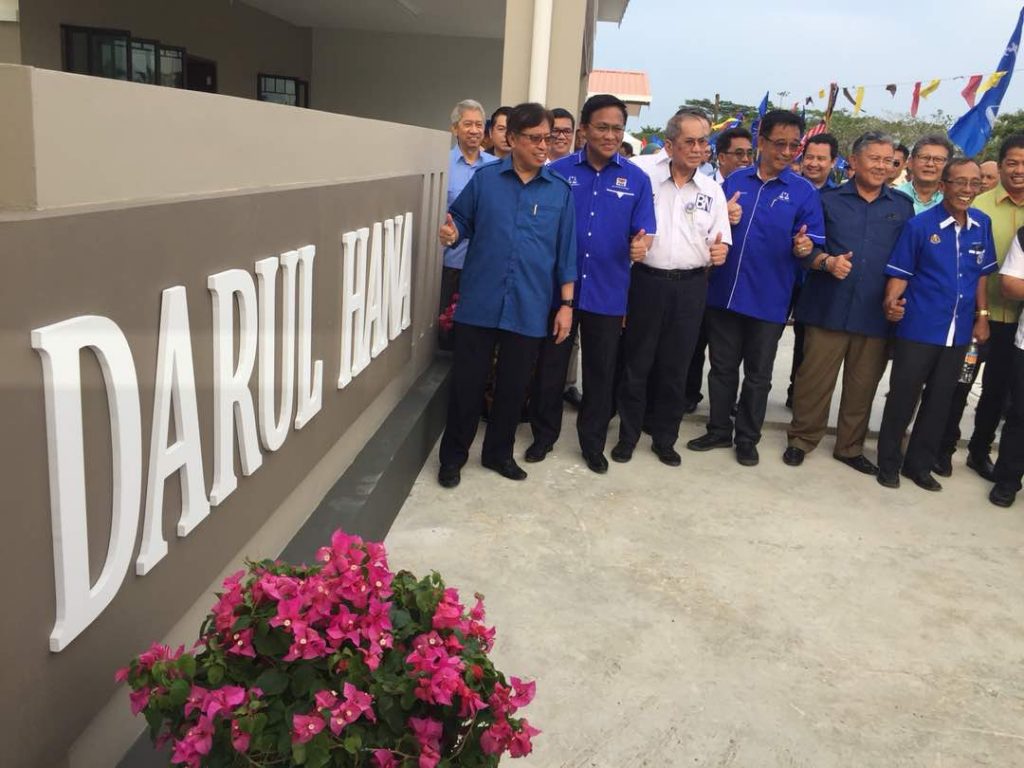 JapenSarawak's tweet photo. Kerajaan negeri meluluskan peruntukan sebanyak RM8.6 juta untuk melaksanakan projek Taman Islam di Masjid Darul Hana @AbgJohariOpeng @AbangSardon #theSarawakDream #GoAbgJoGo #NgundiLok #sodiakroks https://t.co/QAp3nt3BAC