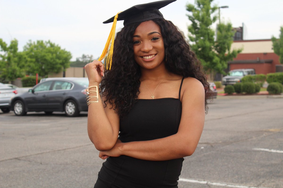 Tltxo_'s tweet photo. young, black, and educated💕🎓 https://t.co/eZPGcIRiUy